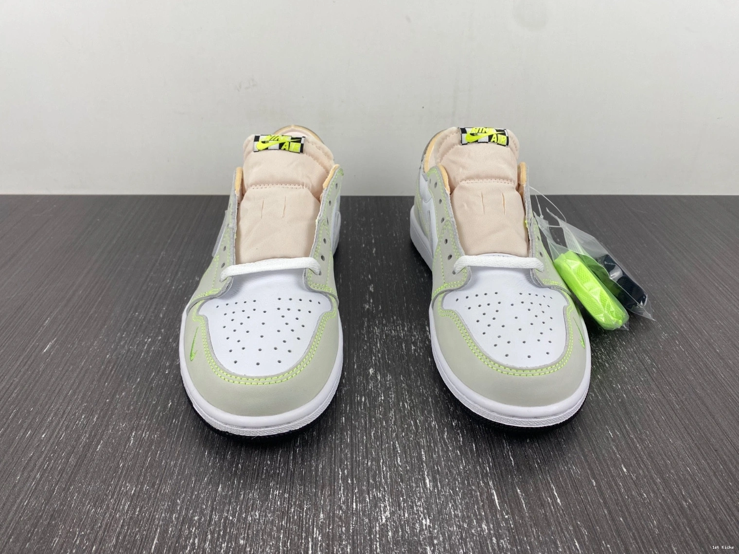 1 Black DM7837-103  Green Jordan Low White Ghost Retro 0929